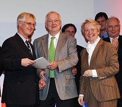 Preisverleihung: Dr. Brinkmann, Prof. Birngruber, Ministerin Dr. Schavan